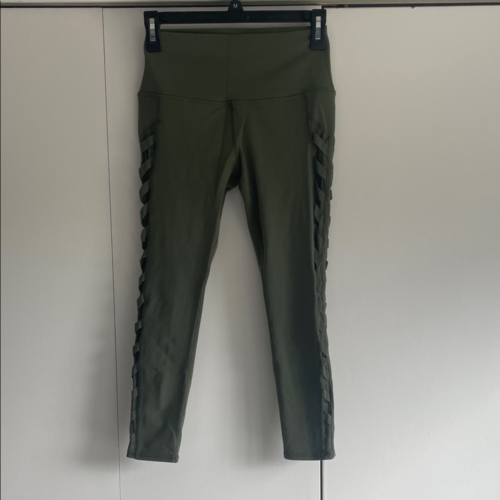 Alo Capri Leggings with mesh sides and design